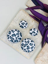 Load image into Gallery viewer, Gray Leopard
